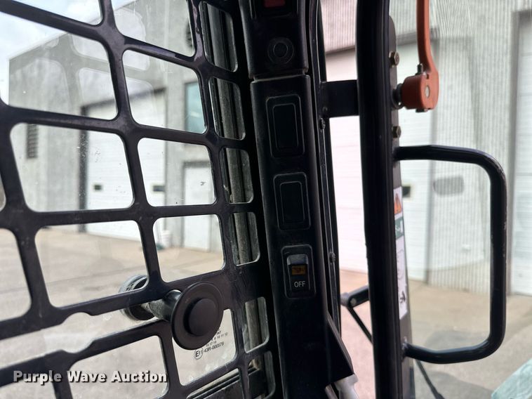 image for item DV0692 2015 Bobcat T630 tracked skid steer loader