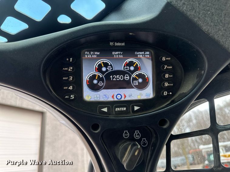 image for item DV0692 2015 Bobcat T630 tracked skid steer loader