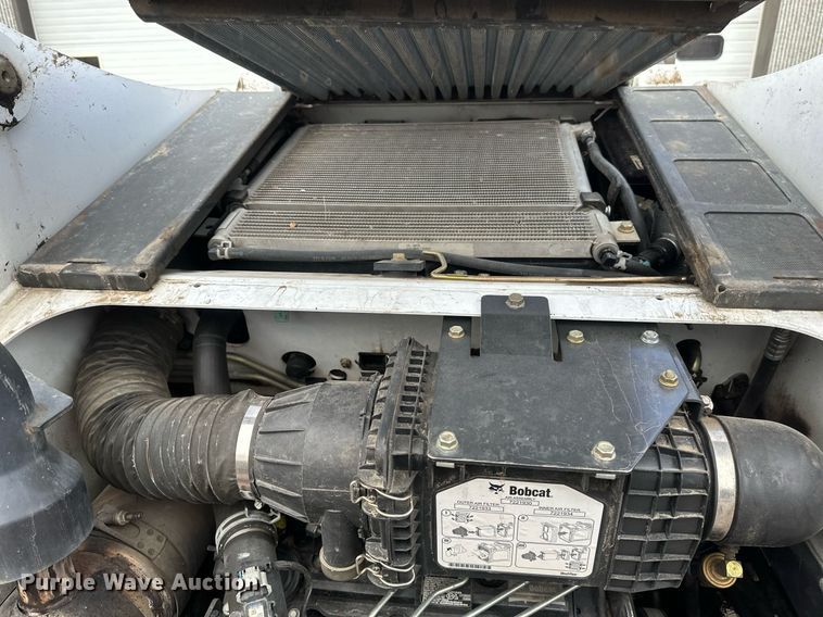 image for item DV0692 2015 Bobcat T630 tracked skid steer loader