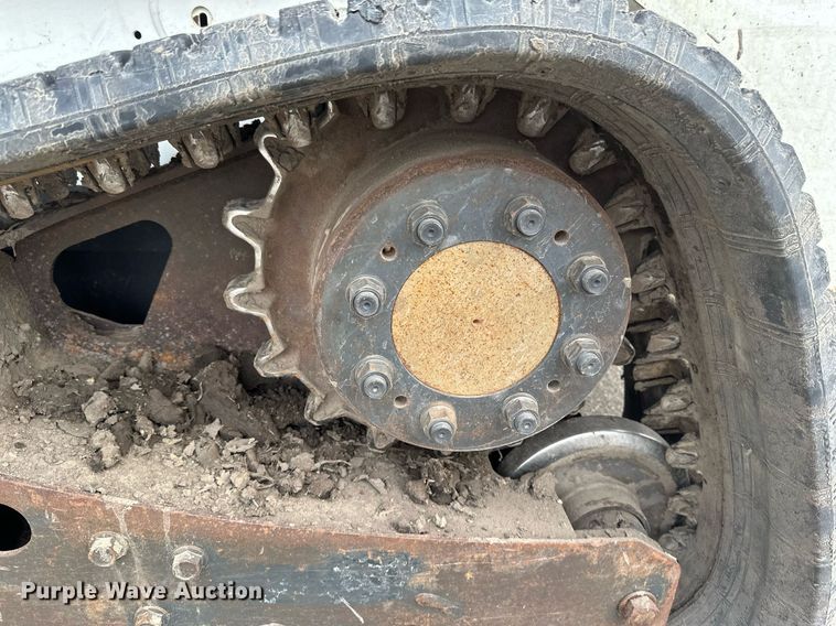 image for item DV0692 2015 Bobcat T630 tracked skid steer loader