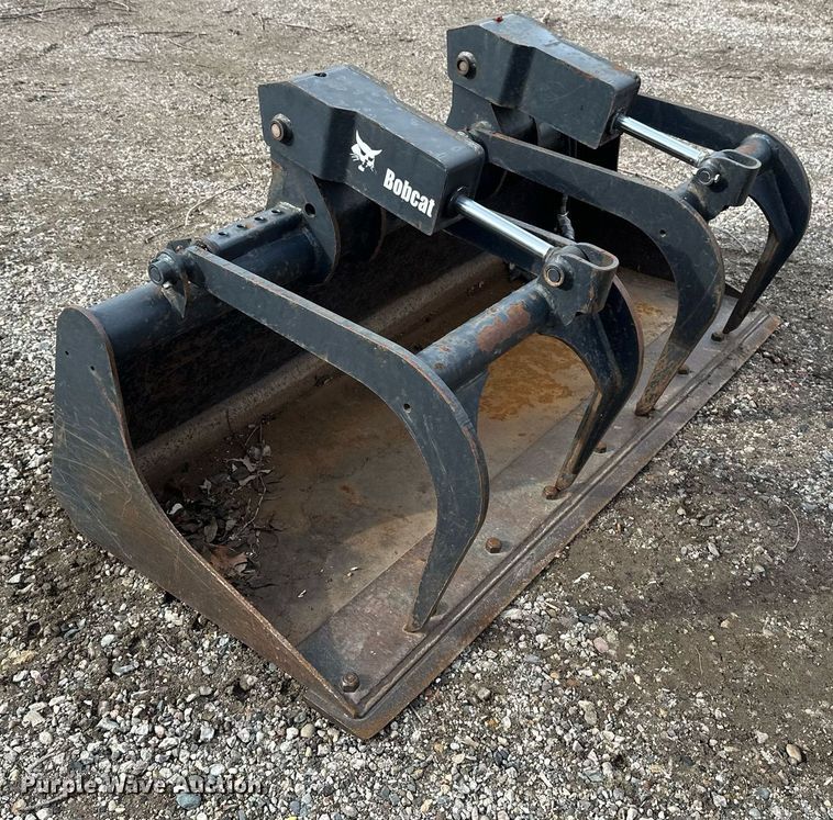 image for item DV0693 2019 Bobcat 66 IND GRPL BKT skid steer grapple bucket