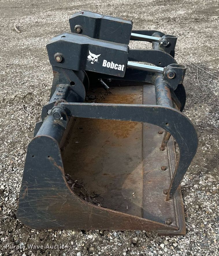 image for item DV0693 2019 Bobcat 66 IND GRPL BKT skid steer grapple bucket