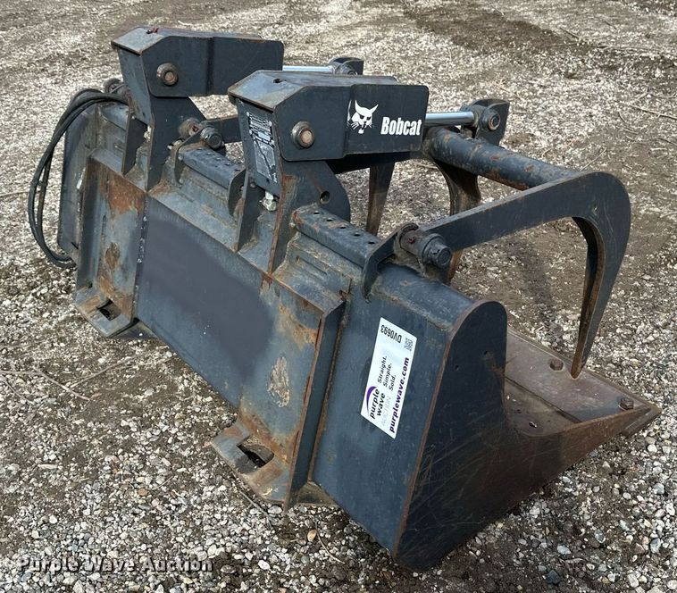image for item DV0693 2019 Bobcat 66 IND GRPL BKT skid steer grapple bucket