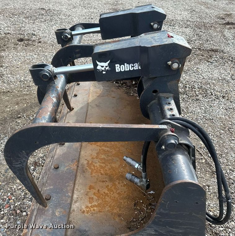 image for item DV0693 2019 Bobcat 66 IND GRPL BKT skid steer grapple bucket