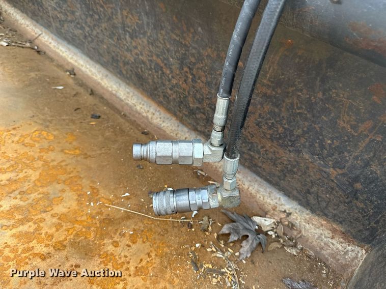 image for item DV0693 2019 Bobcat 66 IND GRPL BKT skid steer grapple bucket