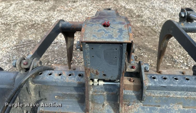 image for item DV0693 2019 Bobcat 66 IND GRPL BKT skid steer grapple bucket