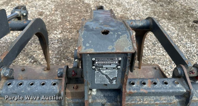 image for item DV0693 2019 Bobcat 66 IND GRPL BKT skid steer grapple bucket