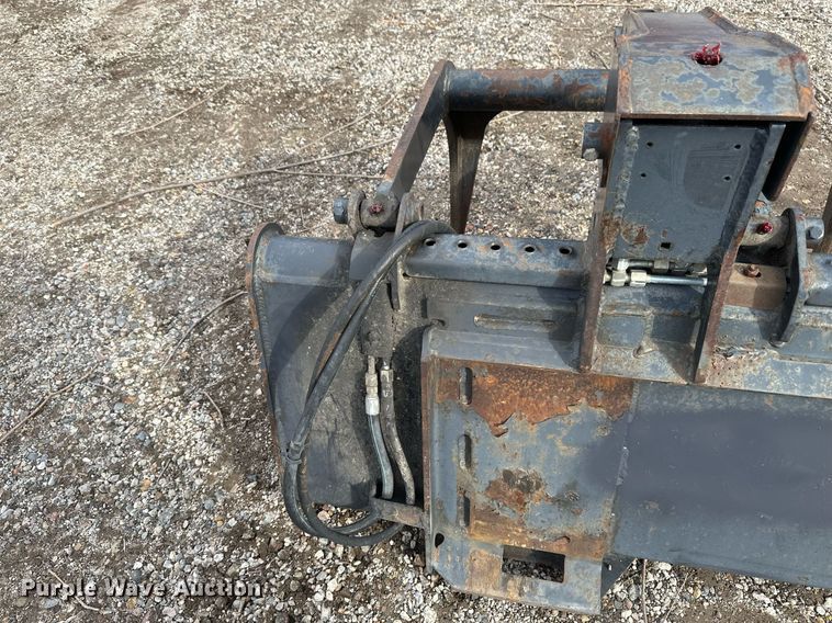 image for item DV0693 2019 Bobcat 66 IND GRPL BKT skid steer grapple bucket