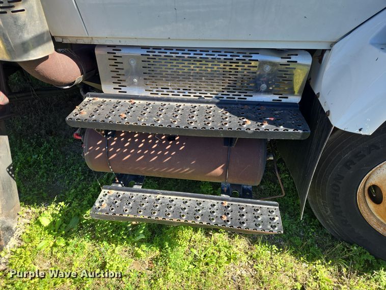 image for item DV1304 2011 International WorkStar 7300 grapple truck