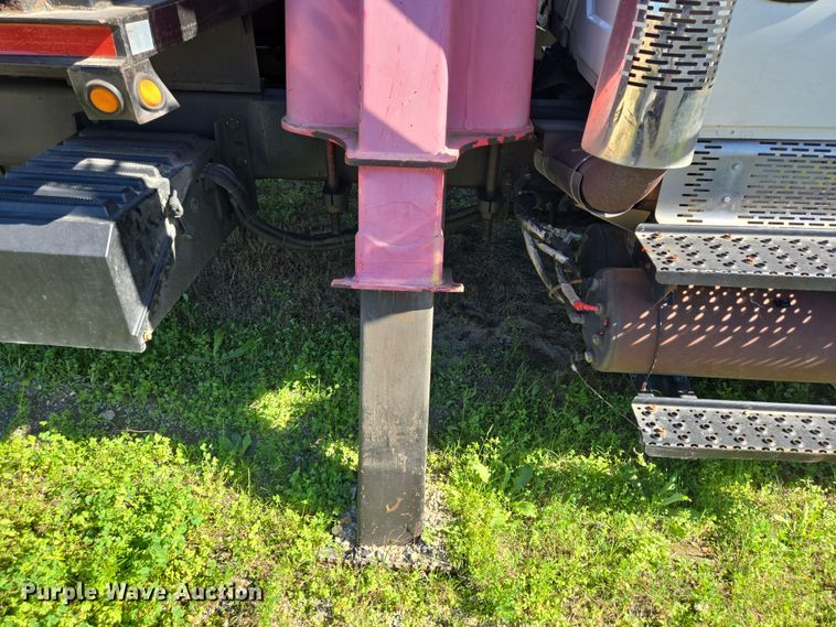 image for item DV1304 2011 International WorkStar 7300 grapple truck