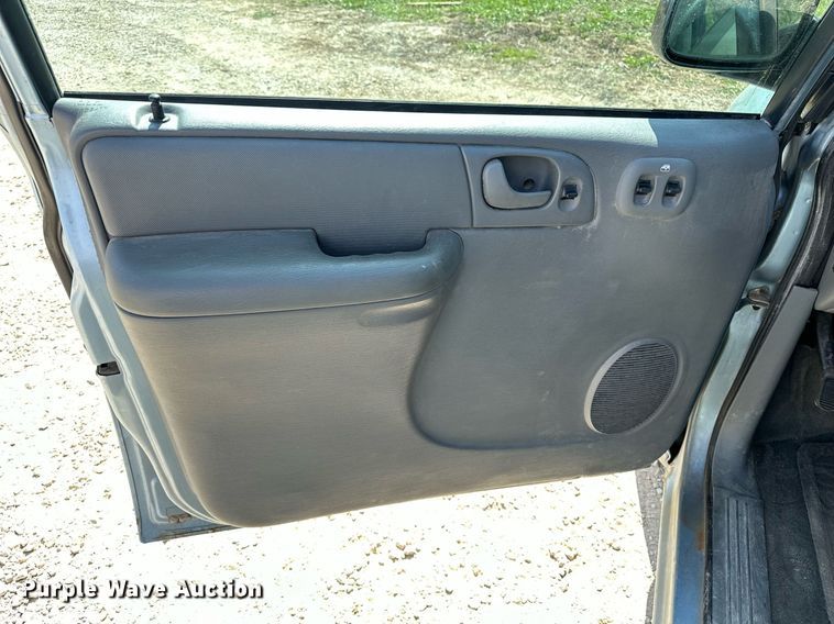 image for item DV2863 2005 Dodge Grand Caravan van