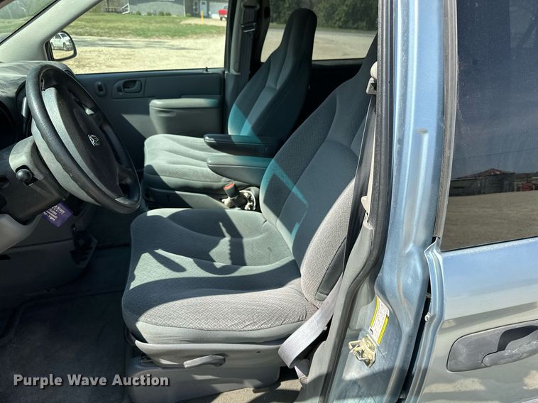 image for item DV2863 2005 Dodge Grand Caravan van