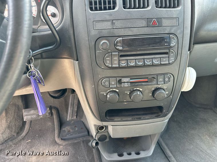 image for item DV2863 2005 Dodge Grand Caravan van