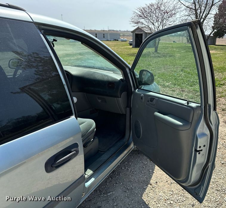 image for item DV2863 2005 Dodge Grand Caravan van