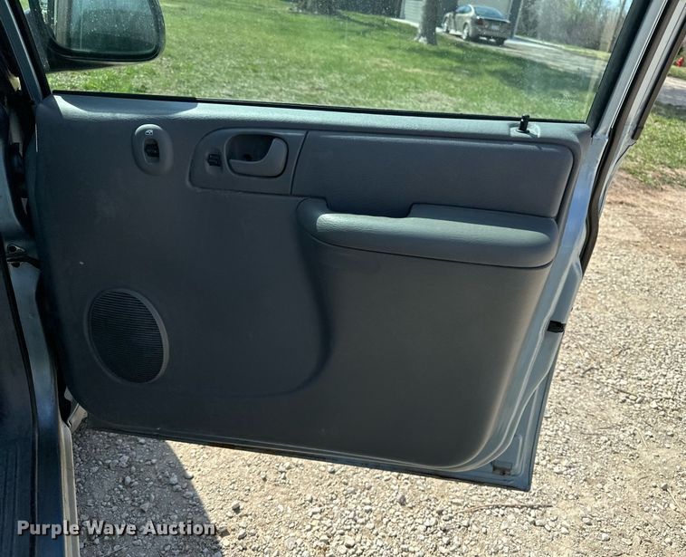 image for item DV2863 2005 Dodge Grand Caravan van