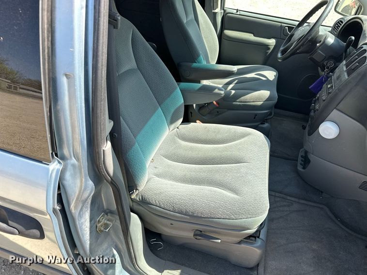 image for item DV2863 2005 Dodge Grand Caravan van