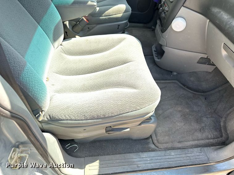 image for item DV2863 2005 Dodge Grand Caravan van