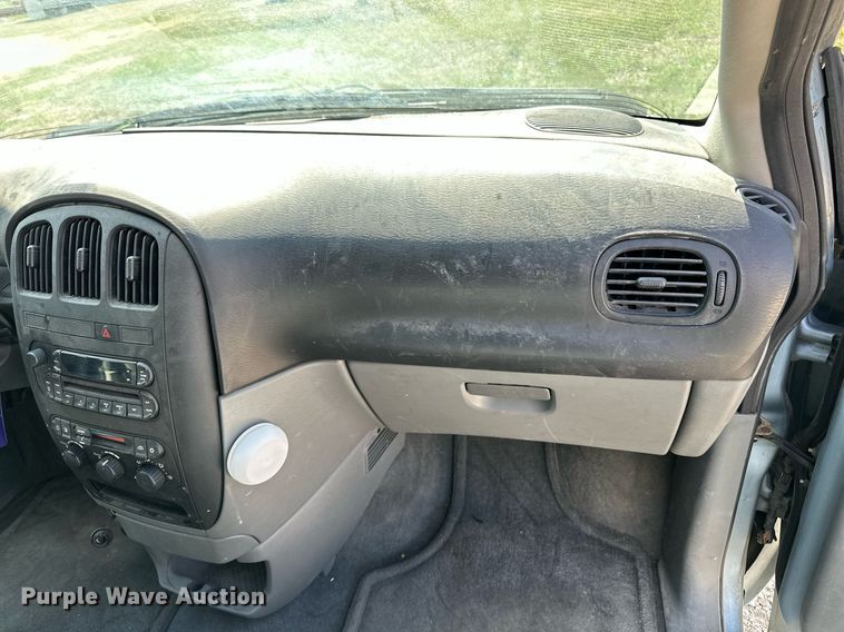image for item DV2863 2005 Dodge Grand Caravan van