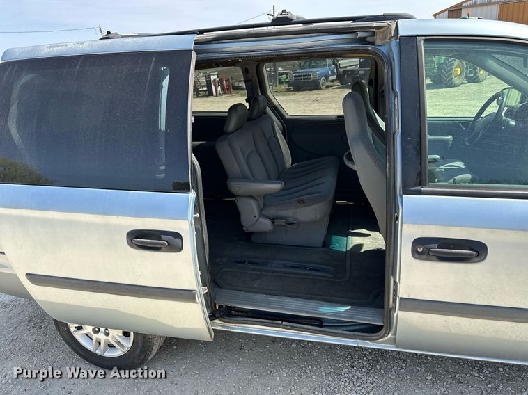 image for item DV2863 2005 Dodge Grand Caravan van