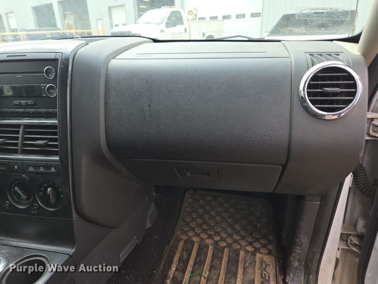 image for item DW1868 2009 Ford Explorer XLT SUV