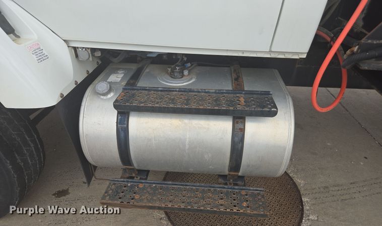 image for item DW1869 2010 International 7400 dump truck