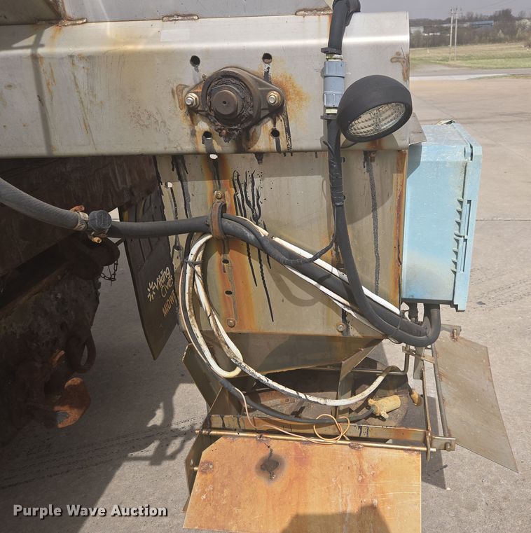 image for item DW1869 2010 International 7400 dump truck