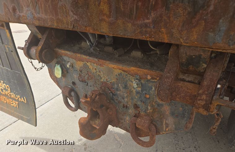 image for item DW1869 2010 International 7400 dump truck