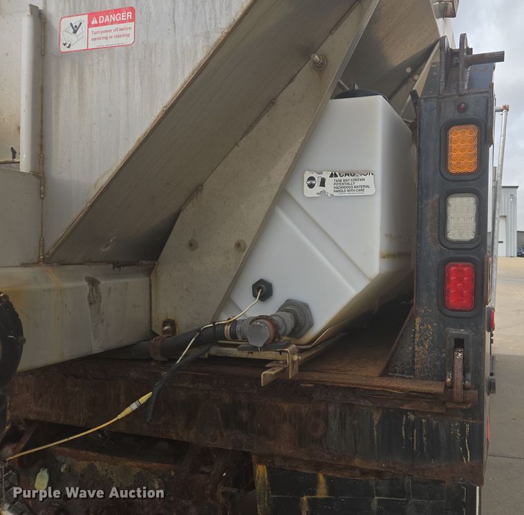 image for item DW1869 2010 International 7400 dump truck