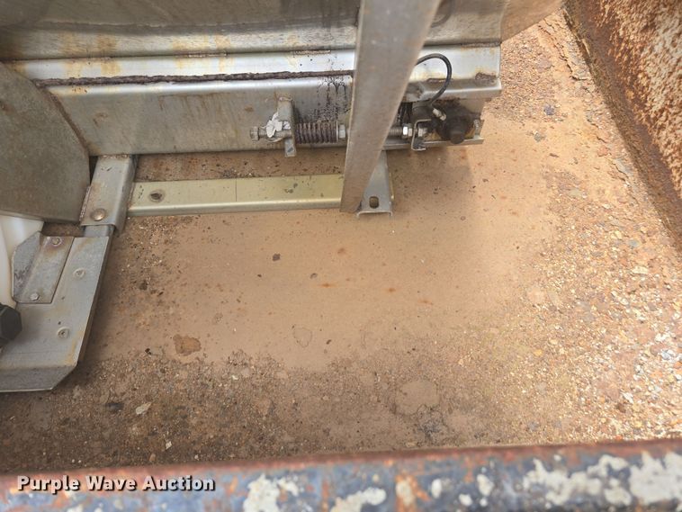 image for item DW1869 2010 International 7400 dump truck