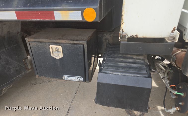 image for item DW1869 2010 International 7400 dump truck