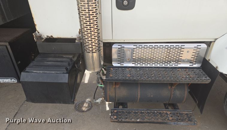 image for item DW1869 2010 International 7400 dump truck