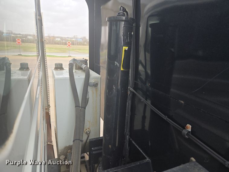 image for item DW1869 2010 International 7400 dump truck