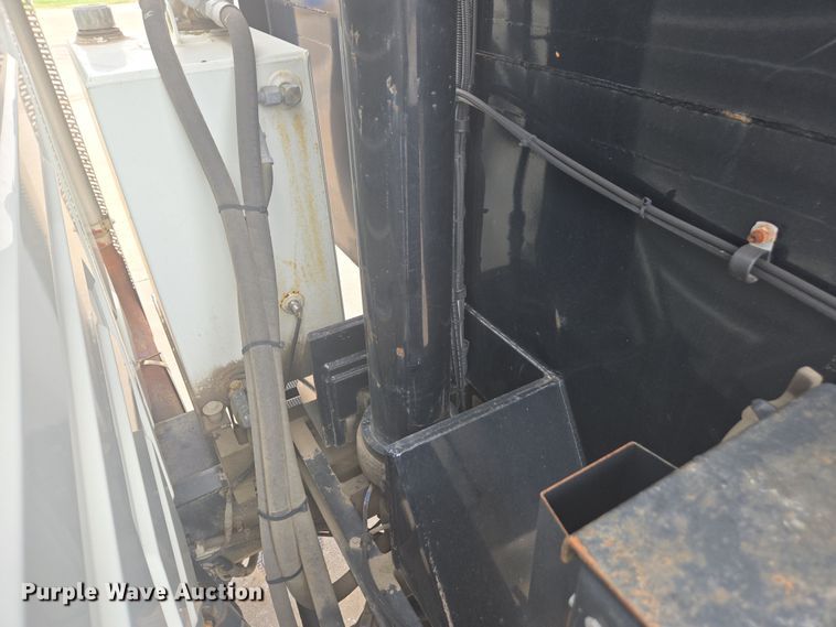 image for item DW1869 2010 International 7400 dump truck