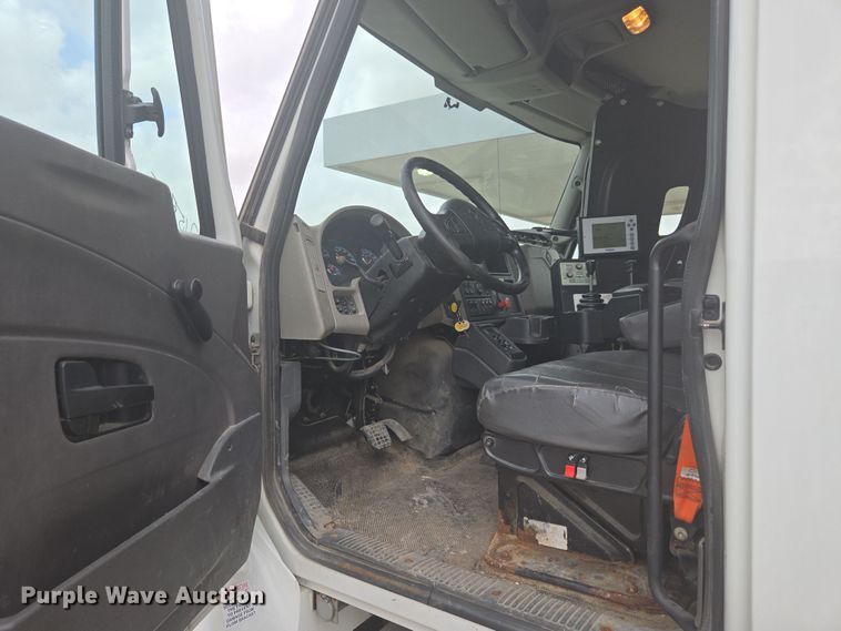 image for item DW1869 2010 International 7400 dump truck