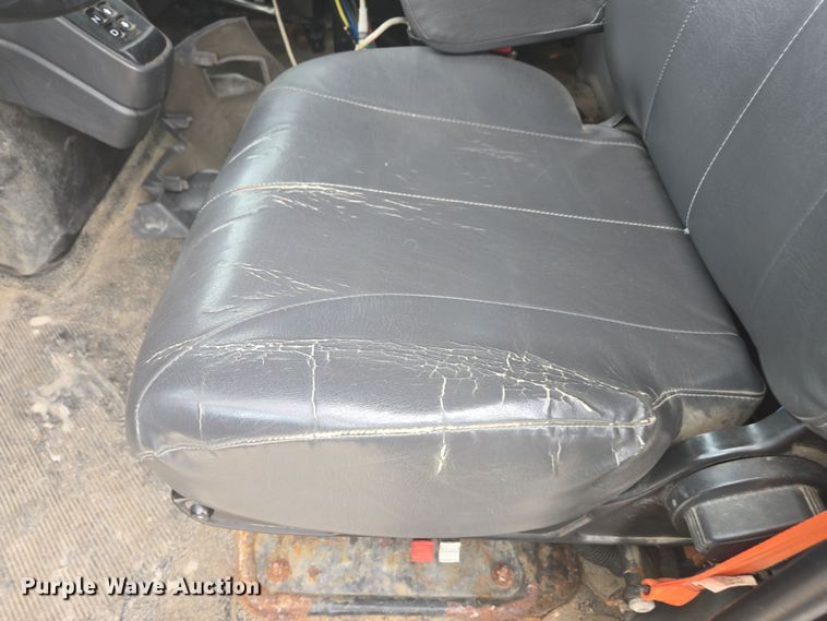 image for item DW1869 2010 International 7400 dump truck