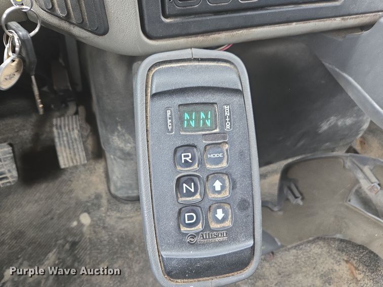 image for item DW1869 2010 International 7400 dump truck