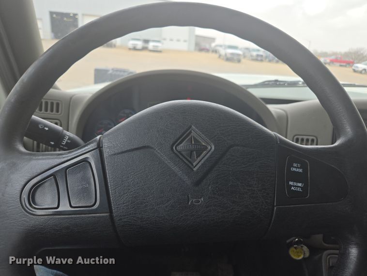 image for item DW1869 2010 International 7400 dump truck