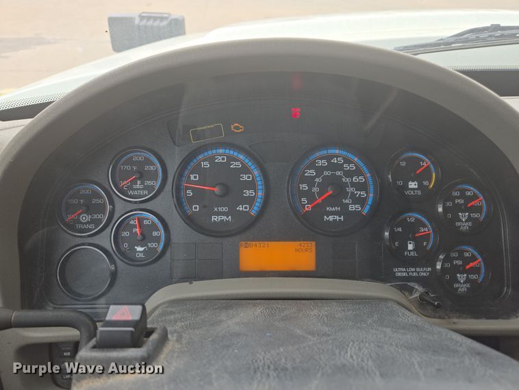 image for item DW1869 2010 International 7400 dump truck