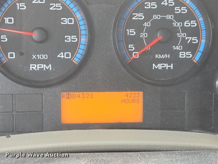 image for item DW1869 2010 International 7400 dump truck