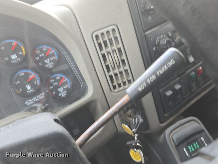 image for item DW1869 2010 International 7400 dump truck