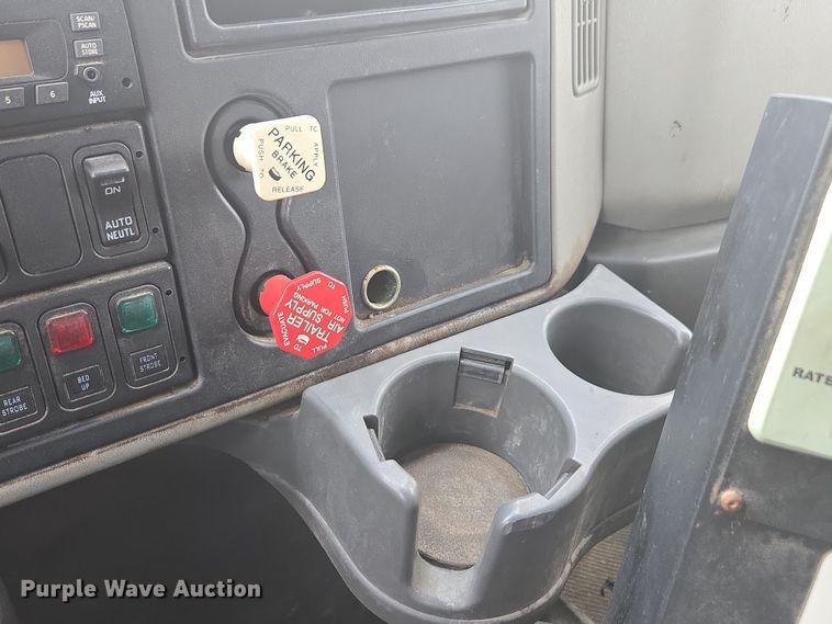 image for item DW1869 2010 International 7400 dump truck