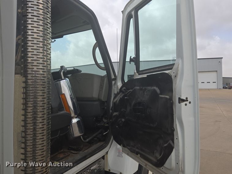 image for item DW1869 2010 International 7400 dump truck