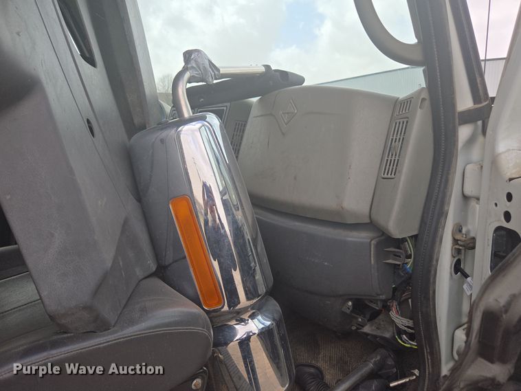 image for item DW1869 2010 International 7400 dump truck