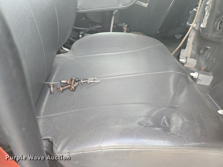 image for item DW1869 2010 International 7400 dump truck