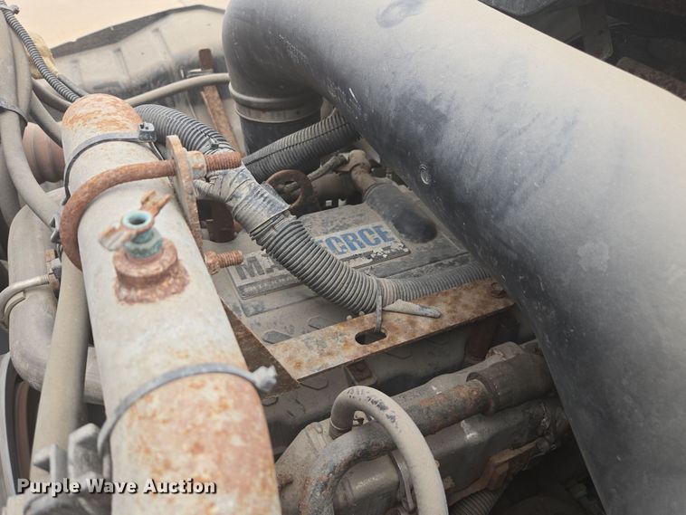 image for item DW1869 2010 International 7400 dump truck