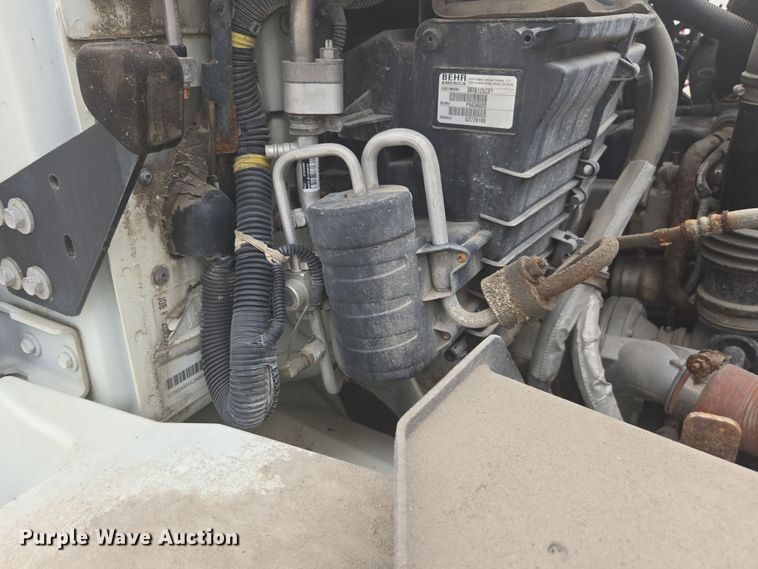 image for item DW1869 2010 International 7400 dump truck