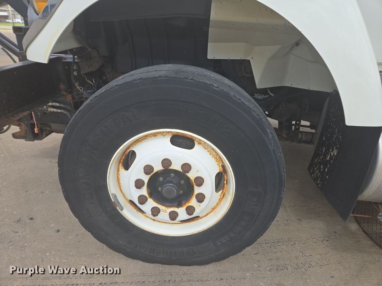 image for item DW1869 2010 International 7400 dump truck