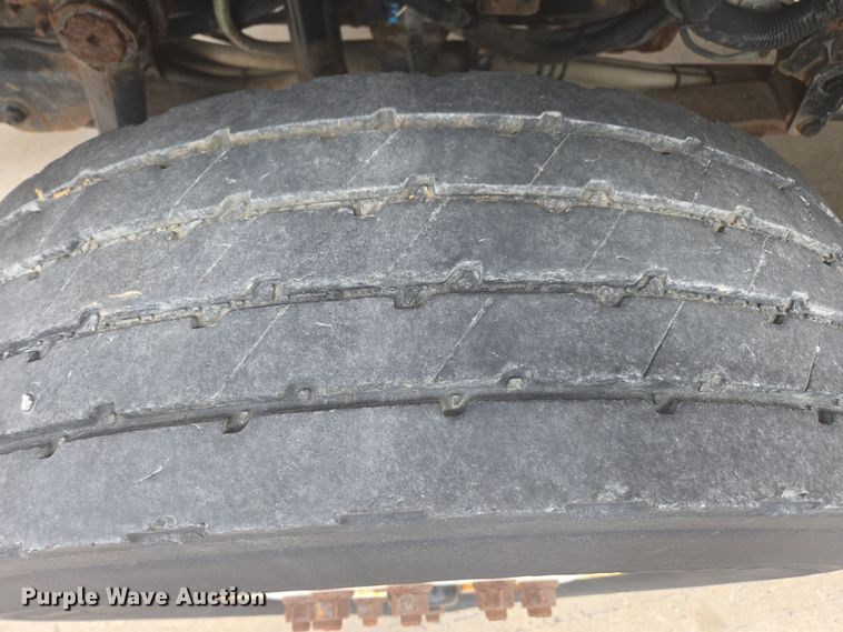 image for item DW1869 2010 International 7400 dump truck