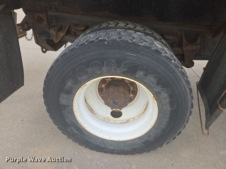 image for item DW1869 2010 International 7400 dump truck