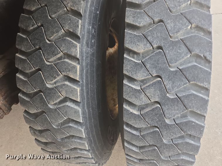 image for item DW1869 2010 International 7400 dump truck